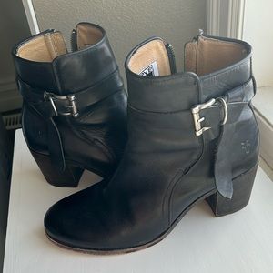 Sassy and classy block heel Frye boots!